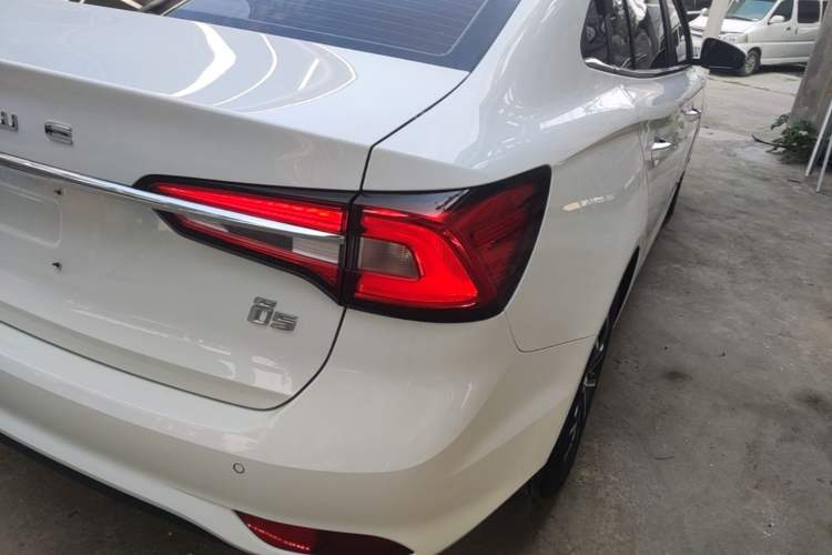 Used Roewe i5 2020 1.5L Automatic 4G Connect Luxury Flagship Edition Right Rear Taillight