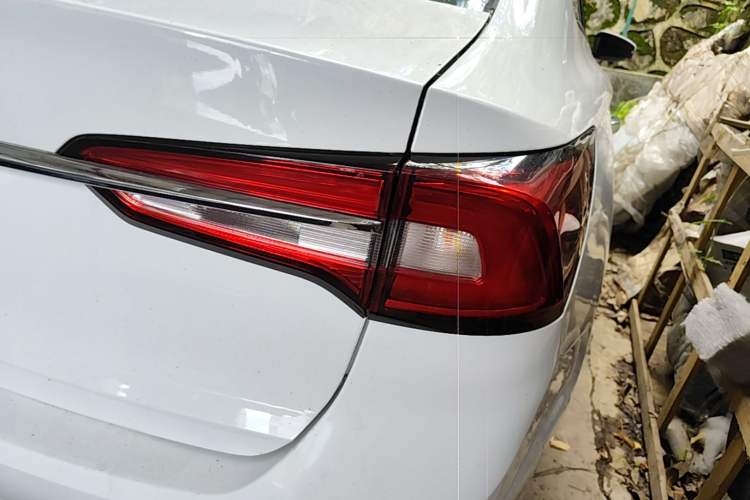 Used Roewe i5 2020 1.5L Manual 4G Connect Luxury Edition Right Rear Taillight