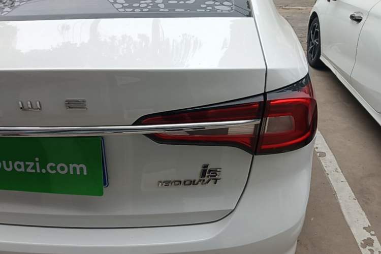 Used Roewe i5 2020 1.5L Automatic 4G Connect Luxury Flagship Edition Right Rear Taillight