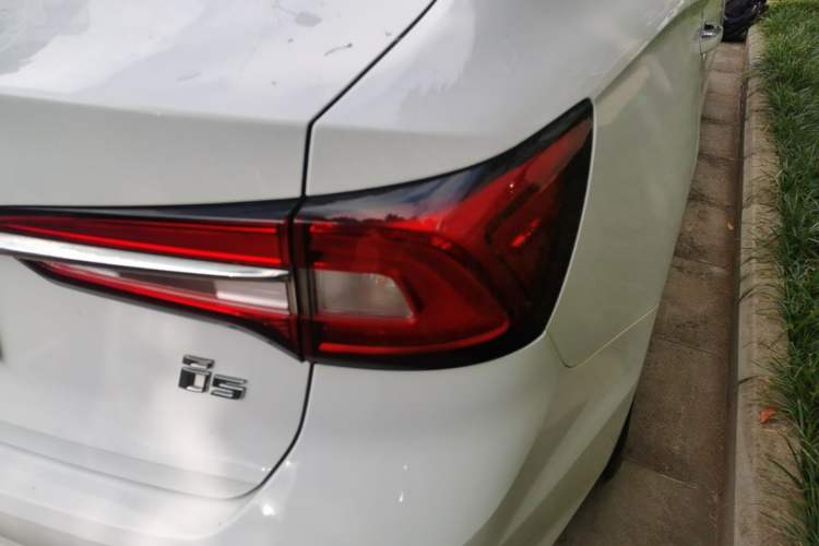 Used Roewe i5 2020 1.5L Automatic 4G Connected Linghao Edition Right Rear Taillight