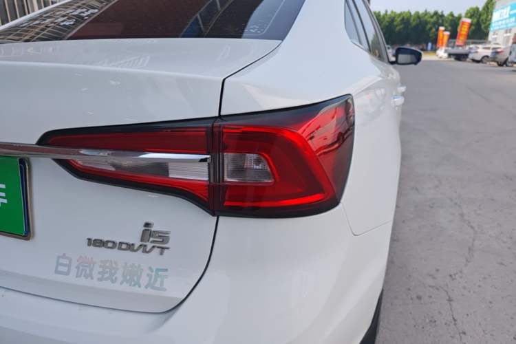 Used Roewe i5 2020 1.5L Automatic 4G Connect Luxury Flagship Edition Right Rear Taillight