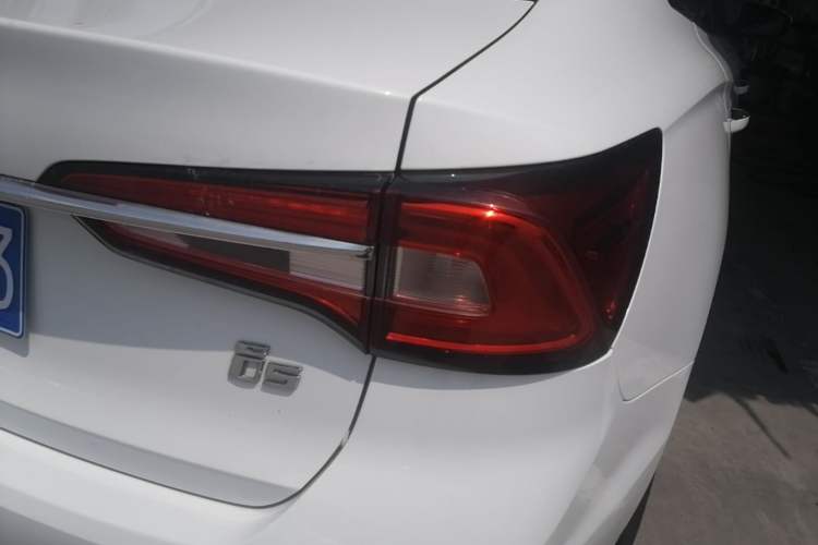 Used Roewe i5 2020 1.5L Automatic 4G Connected Leading Intelligent Driving Edition Right Rear Taillight