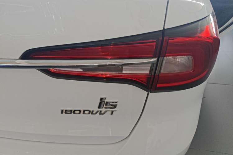 Used Roewe i5 2020 1.5L Manual 4G Connect Luxury Edition Right Rear Taillight
