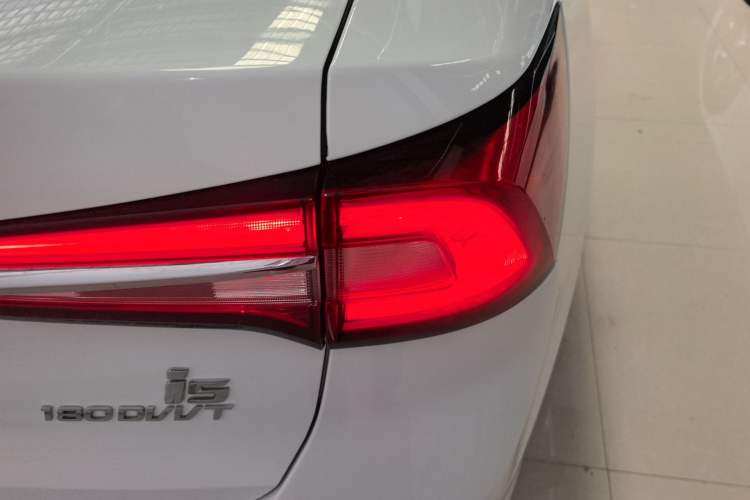 Used Roewe i5 2020 1.5L Manual 4G Connect Leehao Flagship Edition Right Rear Taillight