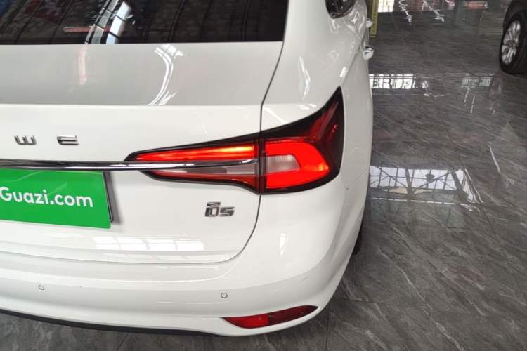 Used Roewe i5 2020 1.5L Manual 4G Connect Leehao Flagship Edition Right Rear Taillight