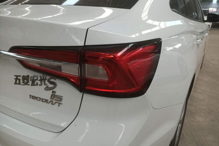Used Roewe i5 2020 1.5L Manual 4G Connect Luxury Edition Right Rear Taillight