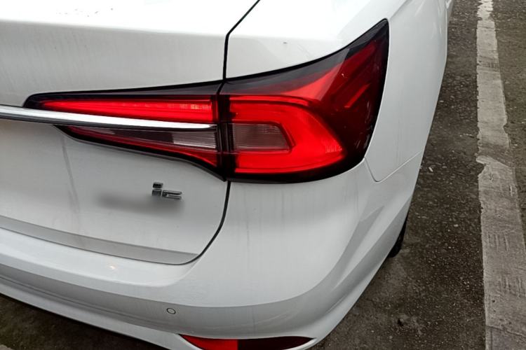 Used Roewe i5 2020 1.5L Automatic 4G Connect Luxury Flagship Edition Right Rear Taillight