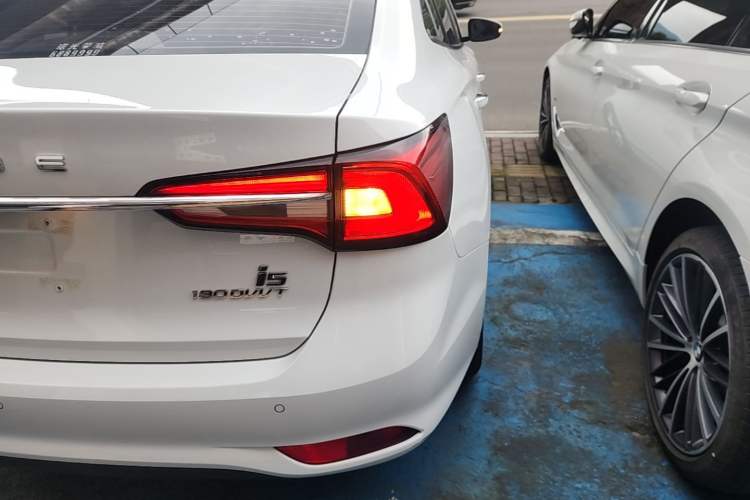 Used Roewe i5 2020 1.5L Manual 4G Connect Luxury Edition Right Rear Taillight