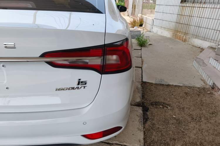 Used Roewe i5 2020 1.5L Manual 4G Connect Leehao Flagship Edition Right Rear Taillight