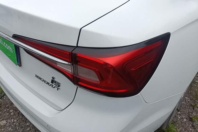 Used Roewe i5 2020 1.5L Manual 4G Connect Luxury Edition Right Rear Taillight