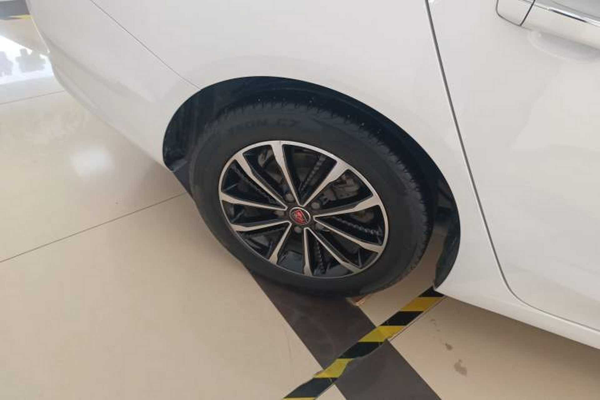 Used Roewe i5 2020 1.5L Automatic 4G Connect Luxury Flagship Edition Right Rear Wheel Hub