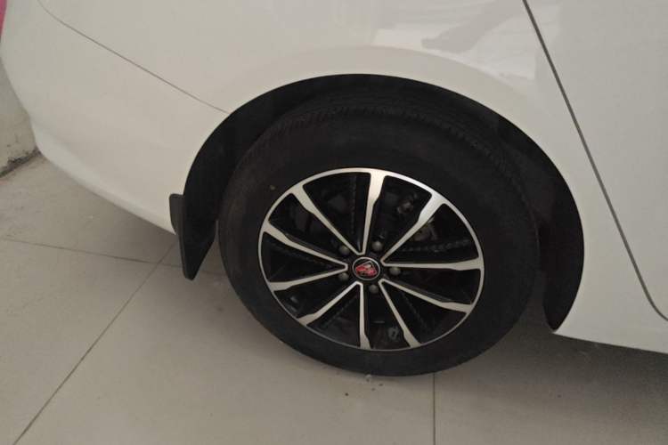 Used Roewe i5 2020 1.5L Automatic 4G Connect Luxury Flagship Edition Right Rear Wheel Hub