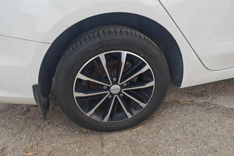 Used Roewe i5 2020 1.5L Automatic 4G Connect Luxury Flagship Edition Right Rear Wheel Hub