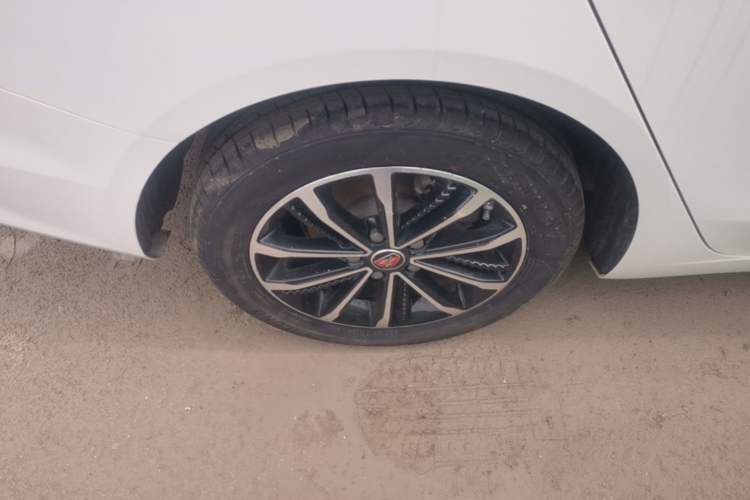 Used Roewe i5 2020 1.5L Automatic 4G Connect Luxury Flagship Edition Right Rear Wheel Hub