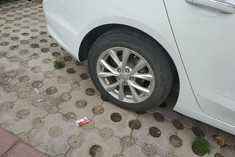 Used Roewe i5 2020 1.5L Automatic 4G Connected Linghao Edition Right Rear Wheel Hub