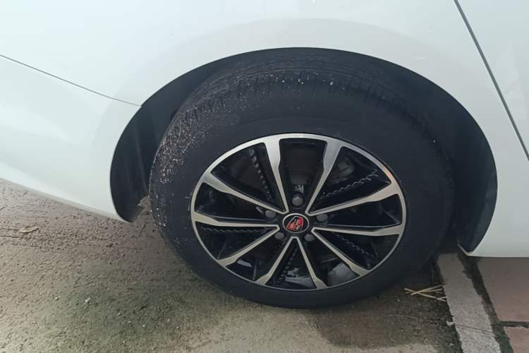 Used Roewe i5 2020 1.5L Automatic 4G Connect Luxury Flagship Edition Right Rear Wheel Hub