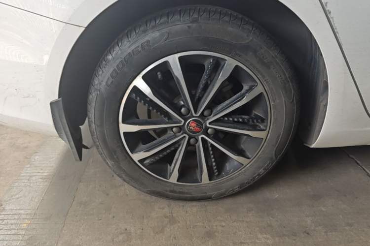 Used Roewe i5 2020 1.5L Automatic 4G Connect Luxury Flagship Edition Right Rear Wheel Hub