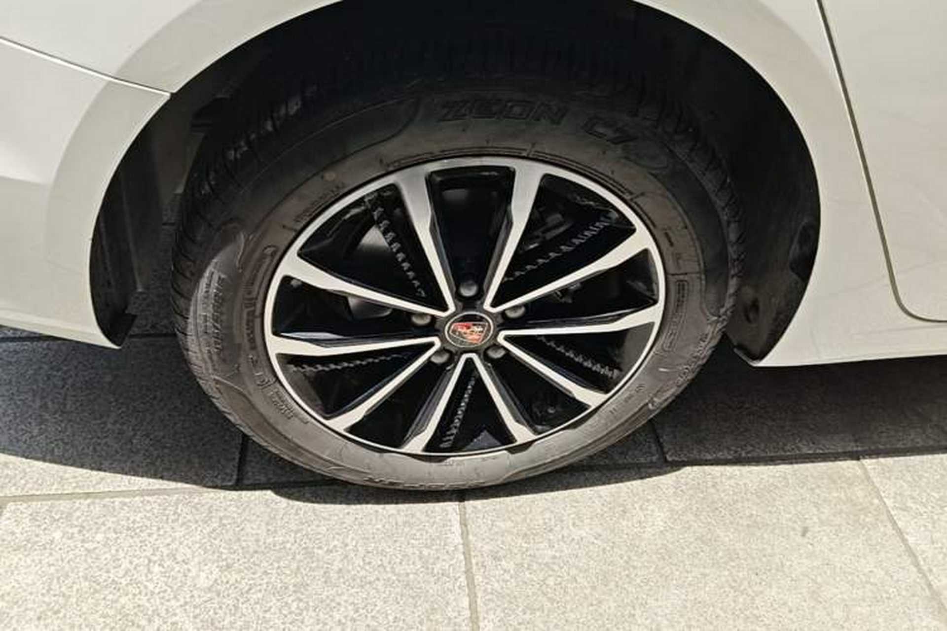Used Roewe i5 2020 1.5L Automatic 4G Connect Luxury Flagship Edition Right Rear Wheel Hub