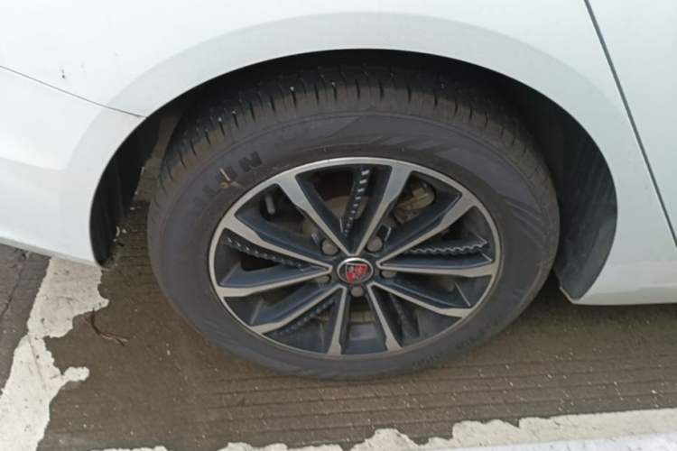 Used Roewe i5 2020 1.5L Automatic 4G Connect Luxury Flagship Edition Right Rear Wheel Hub