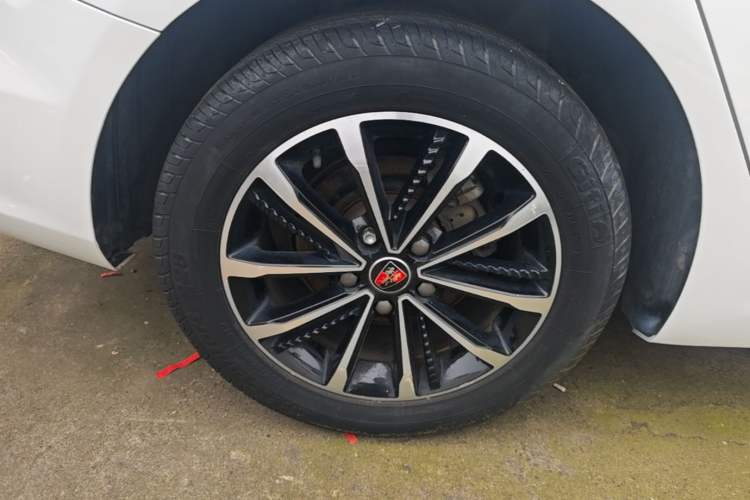 Used Roewe i5 2020 1.5L Automatic 4G Connect Luxury Flagship Edition Right Rear Wheel Hub