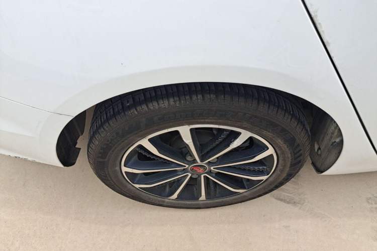 Used Roewe i5 2020 1.5L Automatic 4G Connect Luxury Flagship Edition Right Rear Wheel Hub