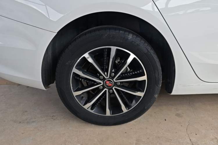 Used Roewe i5 2020 1.5L Automatic 4G Connect Luxury Flagship Edition Right Rear Wheel Hub