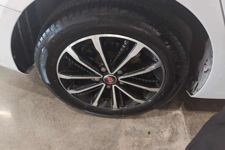 Used Roewe i5 2020 1.5L Automatic 4G Connect Luxury Flagship Edition Right Rear Wheel Hub
