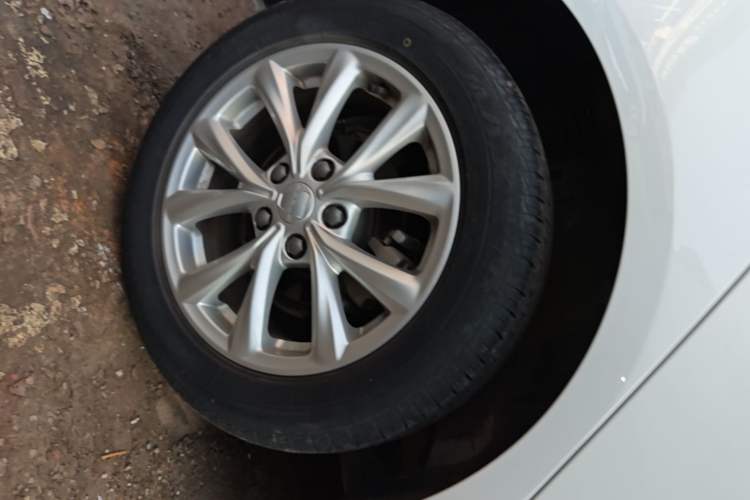 Used Roewe i5 2020 1.5L Manual 4G Connect Luxury Edition Right Rear Wheel Hub