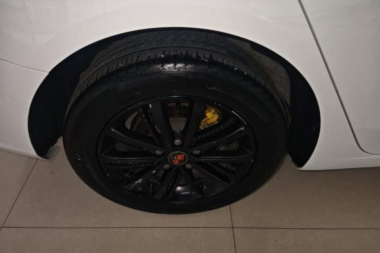 Used Roewe i5 2020 1.5L Automatic 4G Connect Luxury Flagship Edition Right Rear Wheel Hub