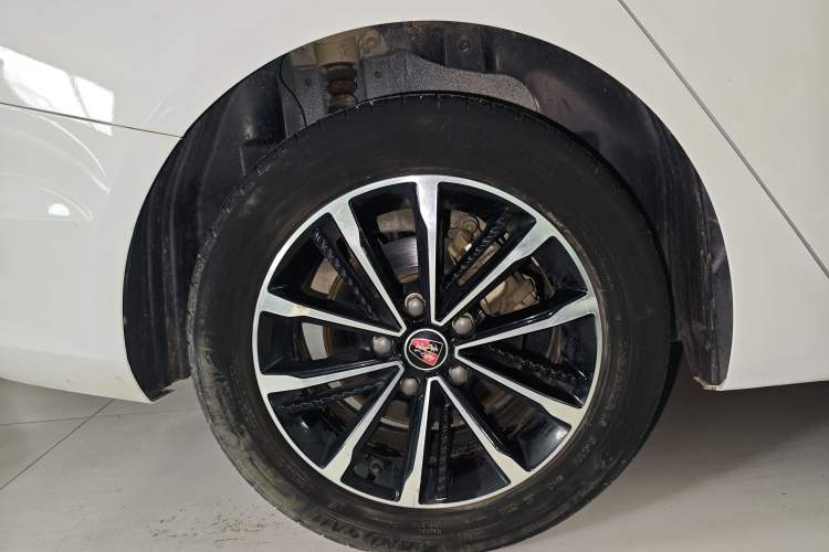 Used Roewe i5 2020 1.5L Automatic 4G Connect Luxury Flagship Edition Right Rear Wheel Hub