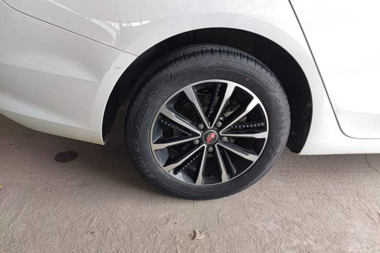 Used Roewe i5 2020 1.5L Automatic 4G Connect Luxury Flagship Edition Right Rear Wheel Hub