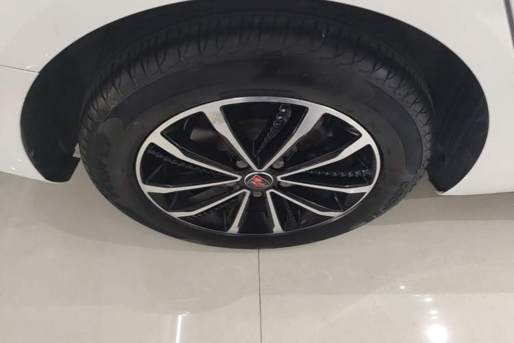 Used Roewe i5 2020 1.5L Automatic 4G Connect Luxury Flagship Edition Right Rear Wheel Hub