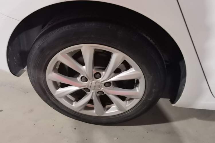 Used Roewe i5 2020 1.5L Manual 4G Connect Luxury Edition Right Rear Wheel Hub