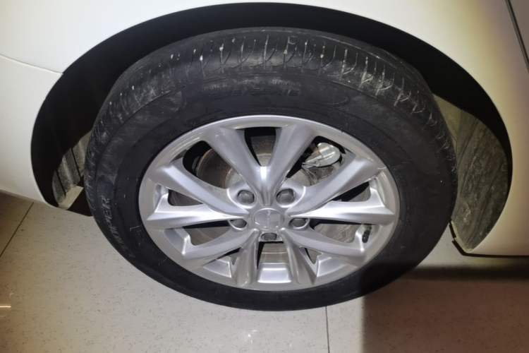 Used Roewe i5 2020 1.5L Automatic 4G Connected Linghao Edition Right Rear Wheel Hub