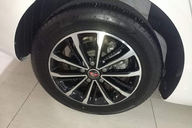 Used Roewe i5 2020 1.5L Automatic 4G Connect Luxury Flagship Edition Right Rear Wheel Hub