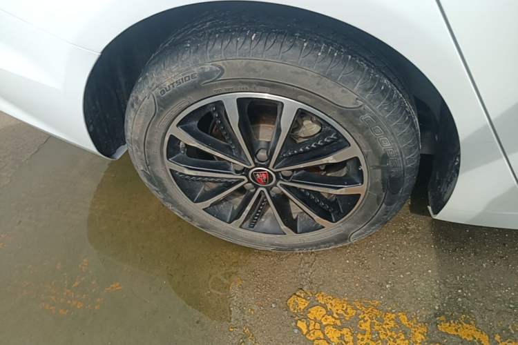 Used Roewe i5 2020 1.5L Automatic 4G Connect Luxury Flagship Edition Right Rear Wheel Hub