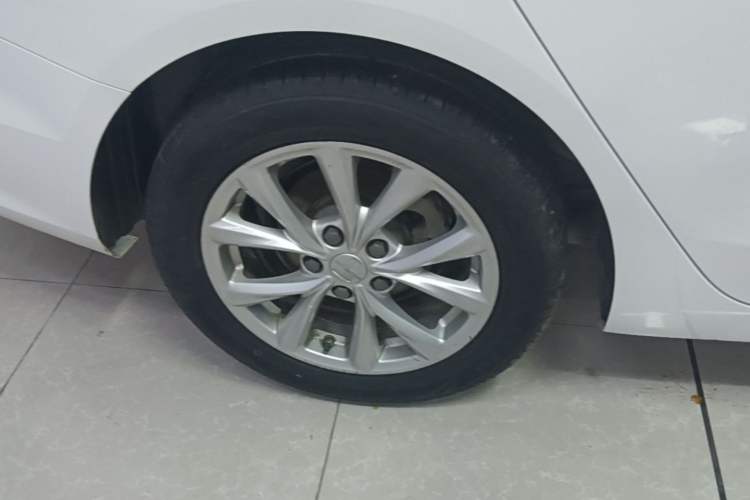 Used Roewe i5 2020 1.5L Manual 4G Connect Luxury Edition Right Rear Wheel Hub