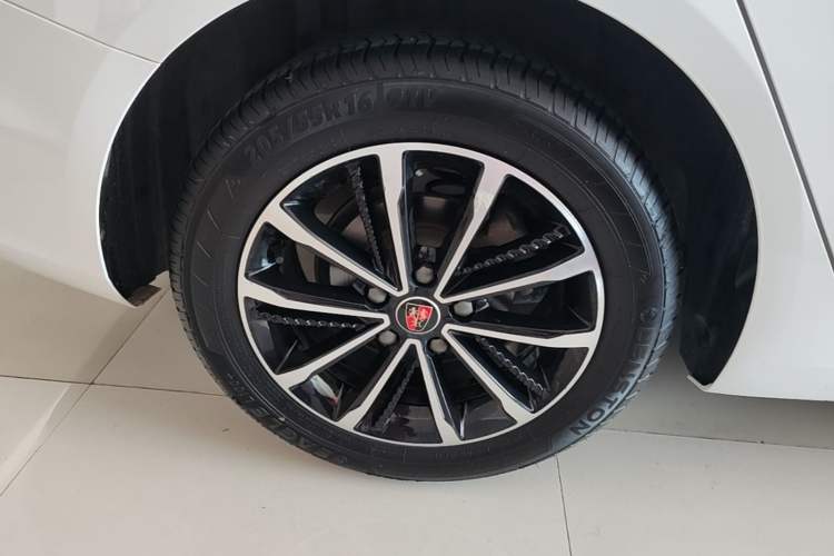 Used Roewe i5 2020 1.5L Manual 4G Connect Leehao Flagship Edition Right Rear Wheel Hub