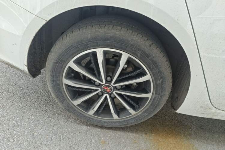 Used Roewe i5 2020 1.5L Manual 4G Connect Leehao Flagship Edition Right Rear Wheel Hub