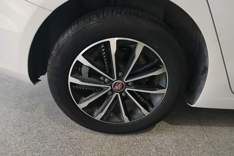 Used Roewe i5 2020 1.5L Automatic 4G Connect Luxury Flagship Edition Right Rear Wheel Hub