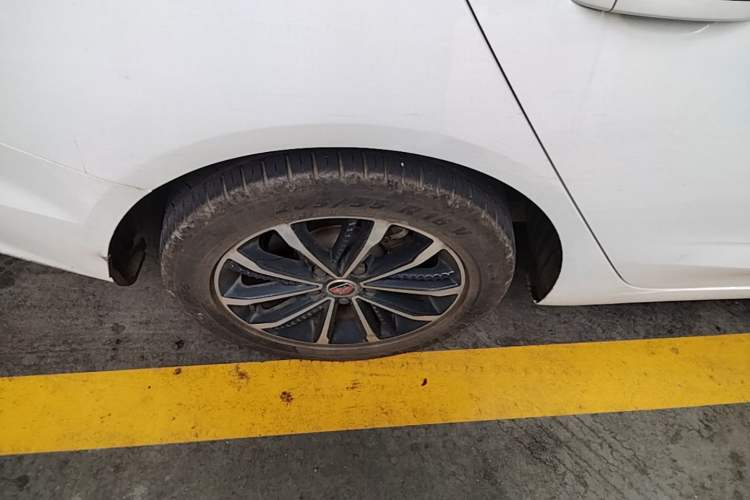 Used Roewe i5 2020 1.5L Automatic 4G Connect Luxury Flagship Edition Right Rear Wheel Hub