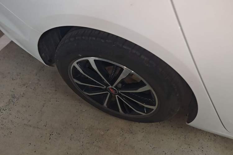 Used Roewe i5 2020 1.5L Manual 4G Connect Leehao Flagship Edition Right Rear Wheel Hub
