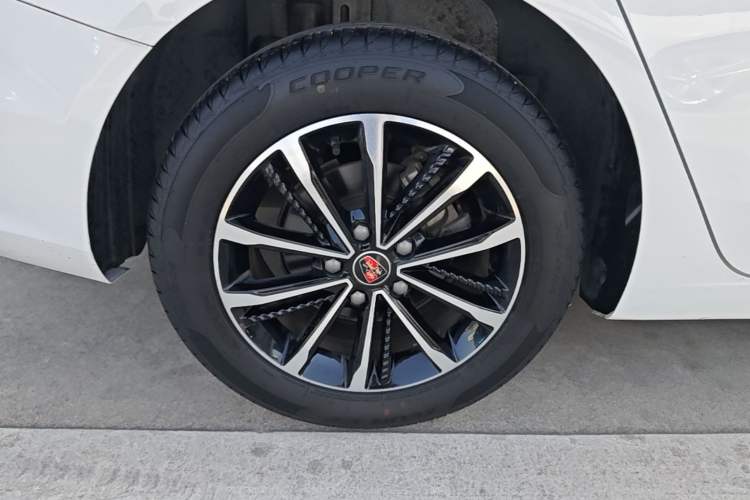 Used Roewe i5 2020 1.5L Automatic 4G Connect Luxury Flagship Edition Right Rear Wheel Hub