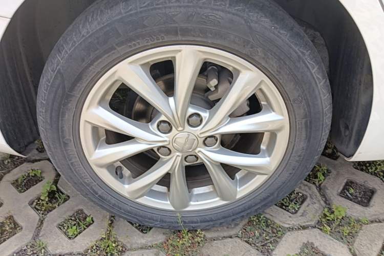 Used Roewe i5 2020 1.5L Manual 4G Connect Luxury Edition Right Rear Wheel Hub