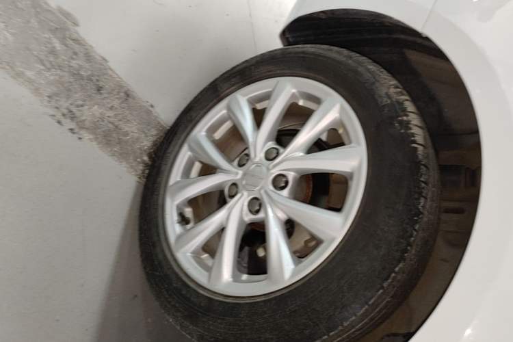 Used Roewe i5 2020 1.5L Manual 4G Connect Luxury Edition Right Rear Wheel Hub