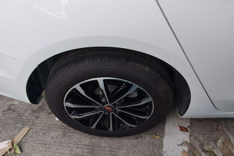 Used Roewe i5 2020 1.5L Manual 4G Connect Leehao Flagship Edition Right Rear Wheel Hub