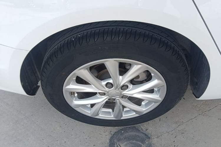 Used Roewe i5 2020 1.5L Manual 4G Connect Luxury Edition Right Rear Wheel Hub