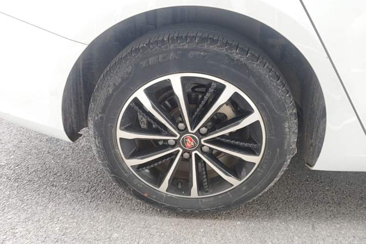 Used Roewe i5 2020 1.5L Manual 4G Connect Leehao Flagship Edition Right Rear Wheel Hub
