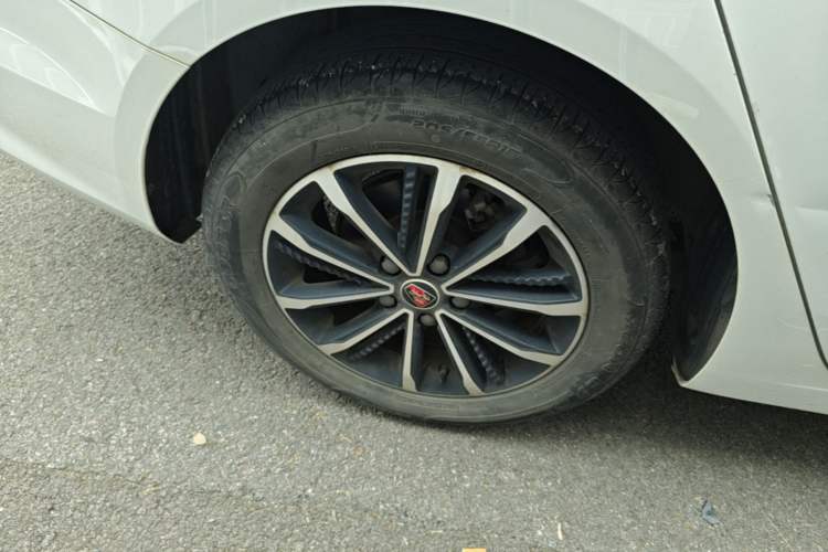 Used Roewe i5 2020 1.5L Automatic 4G Connect Luxury Flagship Edition Right Rear Wheel Hub