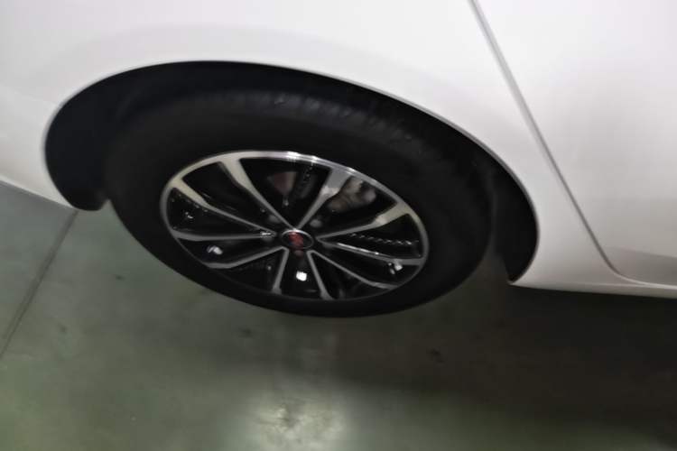 Used Roewe i5 2020 1.5L Automatic 4G Connect Luxury Flagship Edition Right Rear Wheel Hub